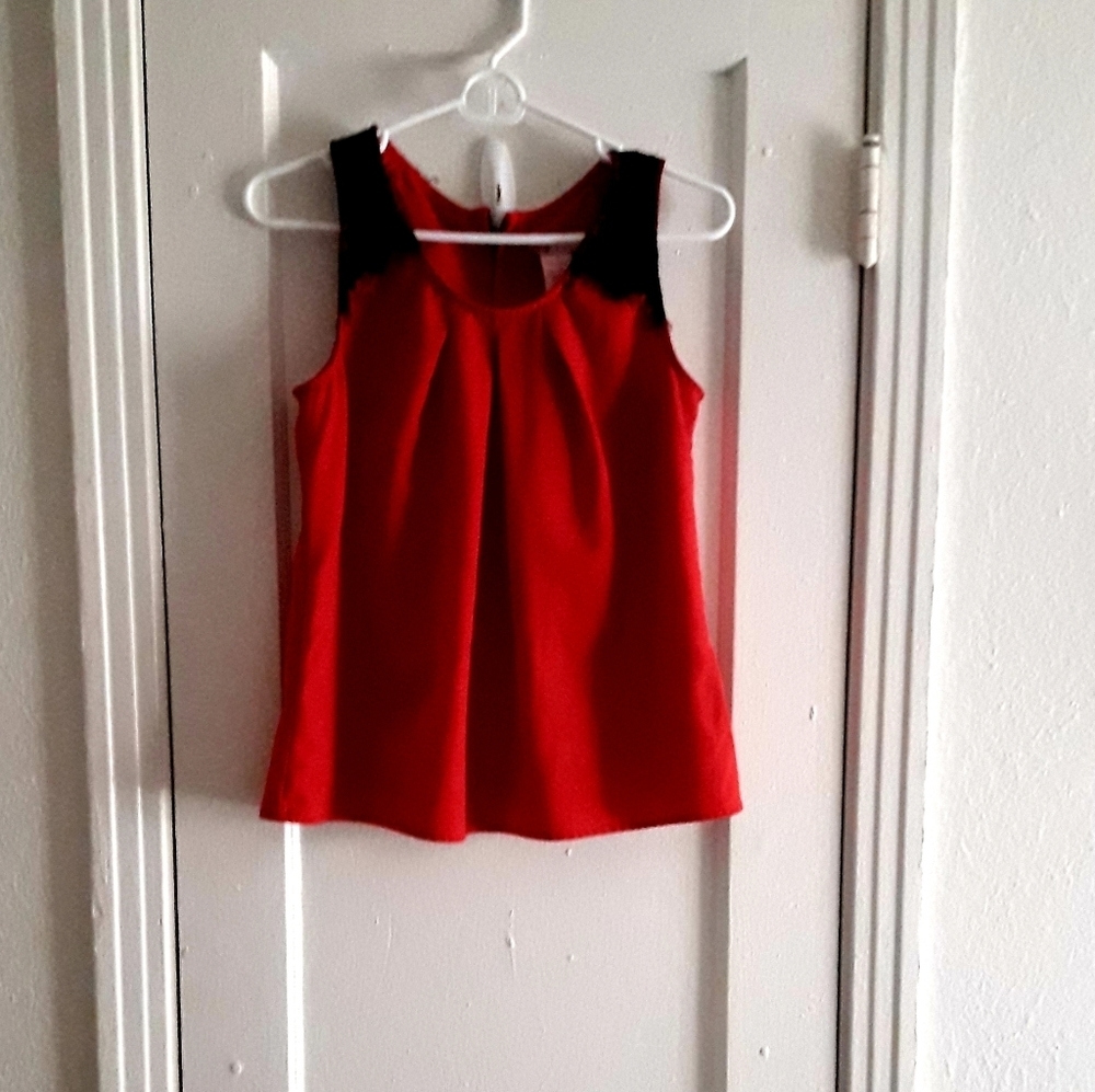 CANDIE'S SLEEVELESS TOP S